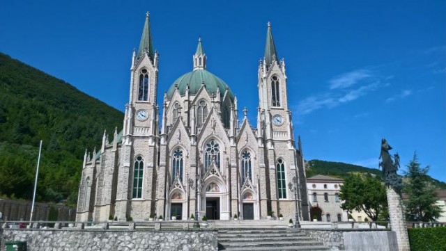 Basilica-minore-dell-Addolorata-Castelpetroso-veduta-esterna
