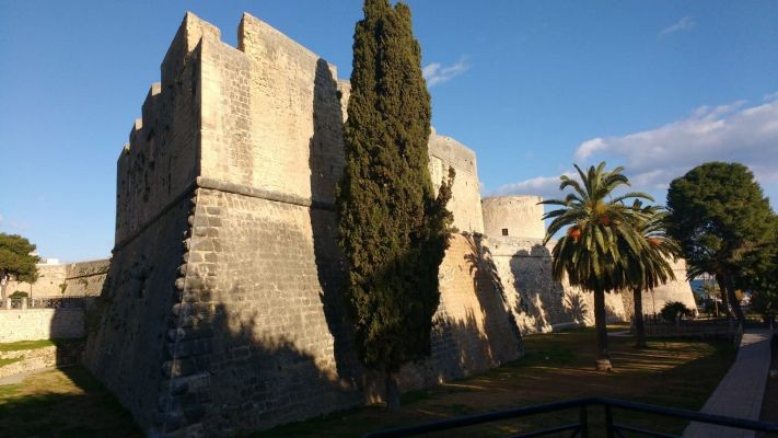 Manfredonia, dall'antica e nobile città di Siponto a Porta del Gargano.